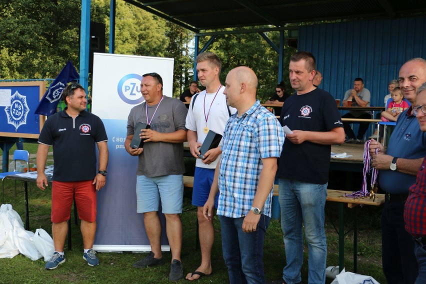 W Połajewie rozegrano turniej siatkarski dla policjantów z...