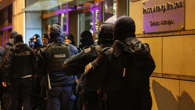 Minionej nocy do siedziby Polskiej Agencji Prasowej przy ulicy Brackiej w Warszawie wkroczyli pracownicy prywatnej firmy ochroniarskiej