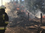 Pożar stodoły w Lisówku w czwartek, 25 lipca. Na miejscu było trzynaście zastępów straży pożarnej