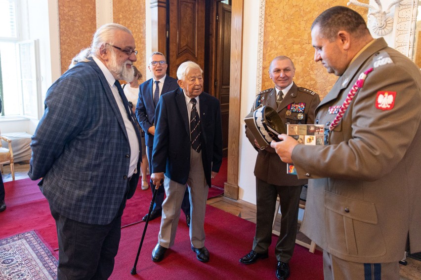 20 lat rzeszowskiego oddziału Instytutu Pamięci Narodowej. Zobacz zdjęcia z uroczystej gali w sali balowej Muzeum - Zamku w Łańcucie