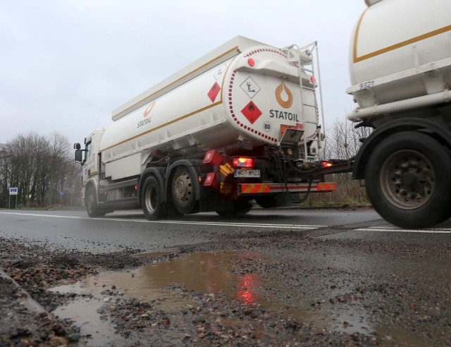 Na drodze przy al. 3 Maja znajduje się kilka przekopów, które powstały podczas budowy ringu miejskiego.