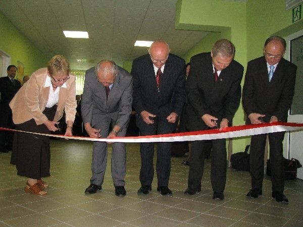 Neurologia w Sedziszowie Mlp.Dziś w szpitalu powiatowym w Sedziszowie Malopolskim uruchomiono 16 na Podkarpaciu oddzial neurologiczny. 