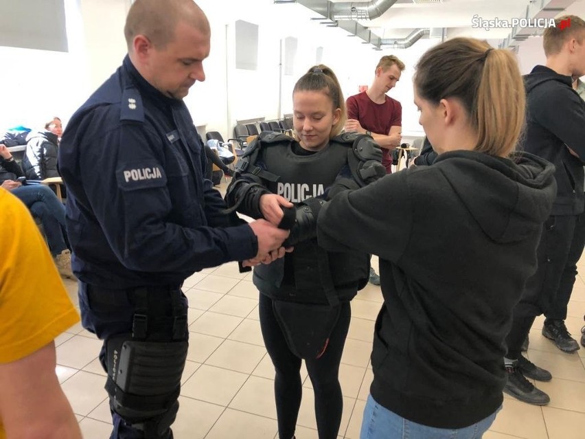 Śląscy policjanci spotkali się ze studentami ratownictwa...