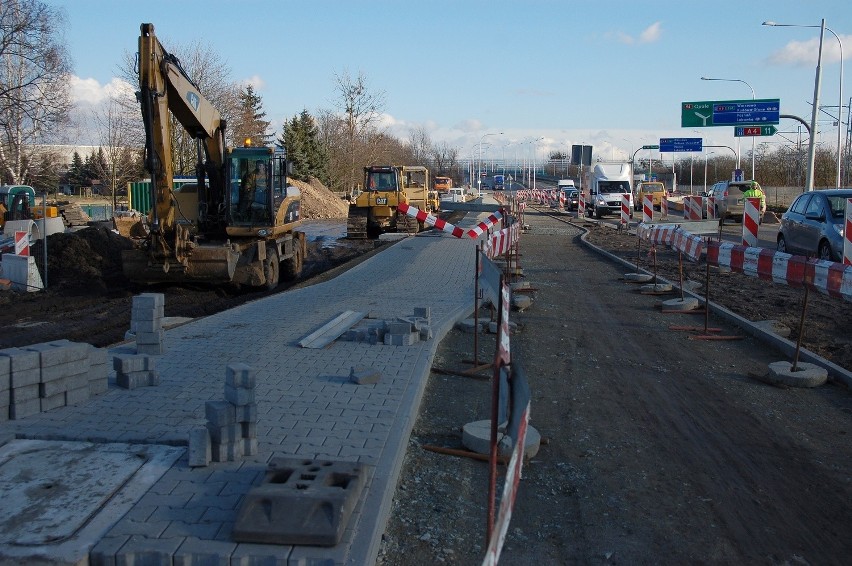 Wrocław: Trwa budowa nowego skrzyżowania przy ul. Kosmonautów (ZDJĘCIA)