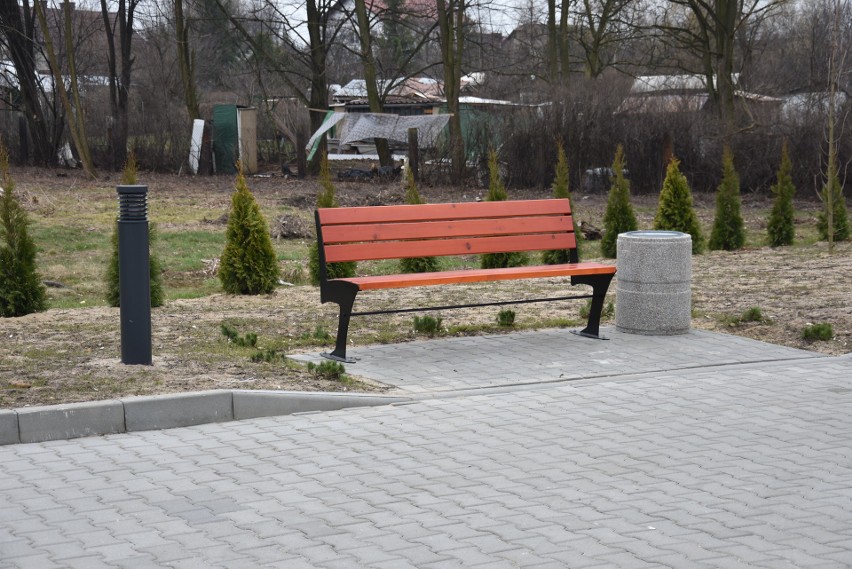 Parkuj i Jedź w Libiążu już działa. Pasażerowie przy dworcu mogą  zostawić samochód lub rower [ZDJĘCIA]