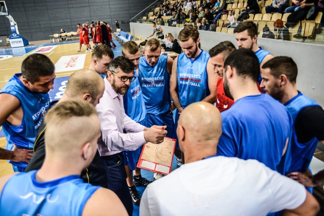 Przemysław Gierszewski ze swoja ekipą Blue Team