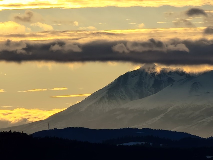 Tatry górujące nad Muszyną podczas zachodu słońca