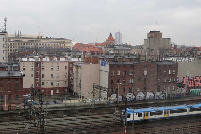 Taka panorama Katowic rozpościera się z dachu nowego Hotelu...