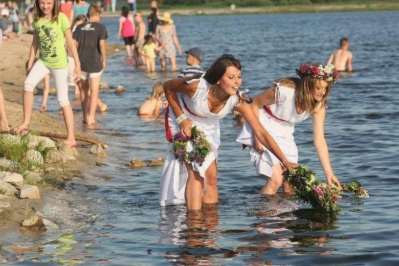 Zobacz na kolejnych slajdach kiedy startują kąpieliska na...