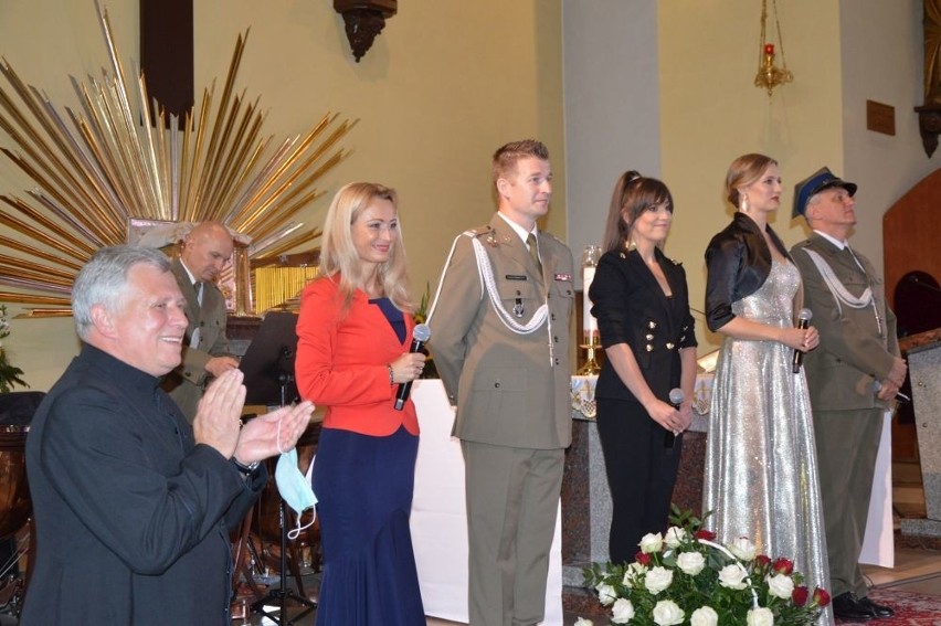 Ponad 50 muzyków z Reprezentacyjnego Zespołu Artystycznego Wojska Polskiego dało wspaniały koncert w kościele w Skarżysku (ZDJĘCIA)