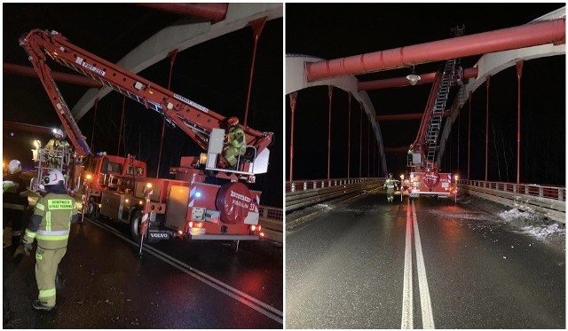 Strażacy z JRG Gorlice oraz OSP Klęczany usuwali sople, które zwisały z konstrukcji mostu na DK 28 w Klęczanach