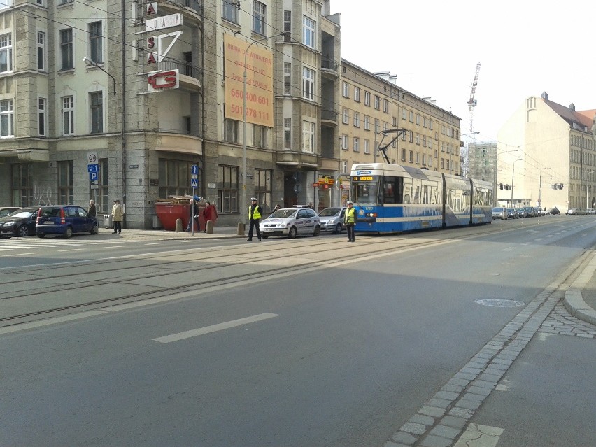 Wrocław: Protest emerytów. Zablokowali ul. Piłsudskiego (FILM, ZDJĘCIA)