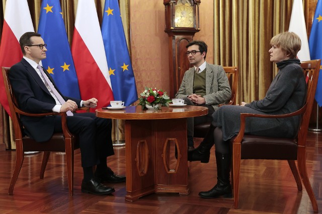 Premier Mateusz Morawiecki w rozmowie z Dorotą Kanią i Piotrem Kotomskim