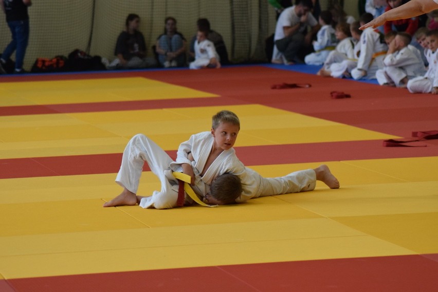 Ponad 400 dzieci rywalizowało w Kowali w turnieju judo. Zobacz zdjęcia 