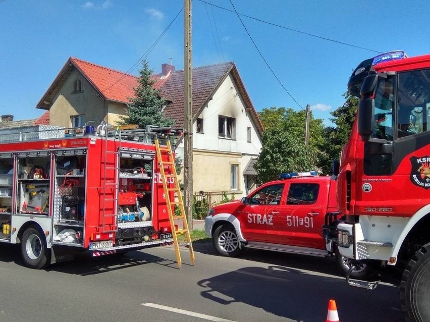 Pożar domu w Nowym Tomyślu [ZDJĘCIA]