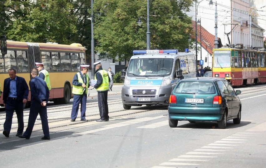 Wypadek tramwaju na skrzyżowaniu Piotrkowskiej i...