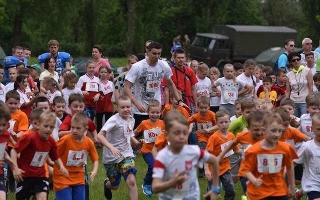 Szkoła Podstawowa nr 13 nosi imię Jana Pawła II. Od lat w maju organizuje plenerową imprezę dla dzieci - Bieg Papieski im. św. Jana Pawła II