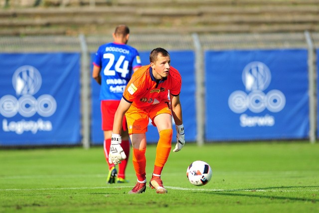Bramkarz Tobiasz Weinzettel w meczu z Puszczą Niepołomice wskoczył do pierwszego składu Odry.