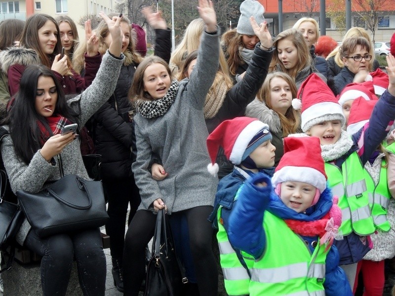 Święty Mikołaj spotkał się z dziećmi z częstochowskich szkół...