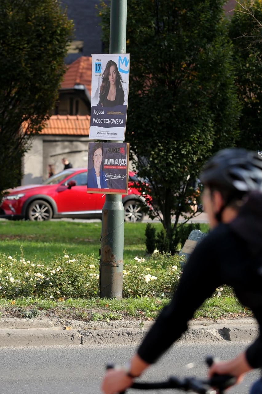 Plakaty wyborcze podczas samorządowej kampanii wyborczej...