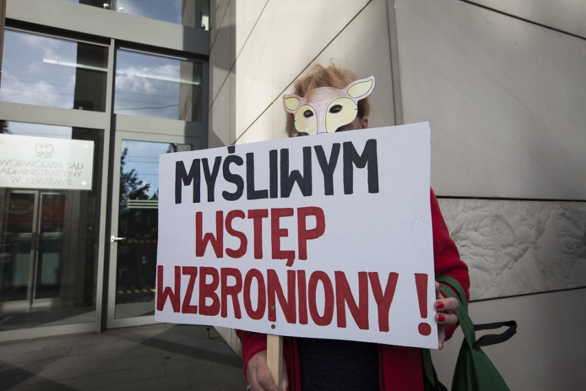 Happening pod sądem w Krakowie. Nie chcą myśliwych na swojej ziemi