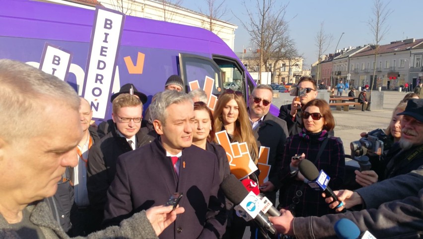 We wtorek w Kielcach konwencja regionalna partii Wiosna. Konferencja prasowa Roberta Biedronia na kieleckim Rynku [ZAPIS TRANSMISJI]