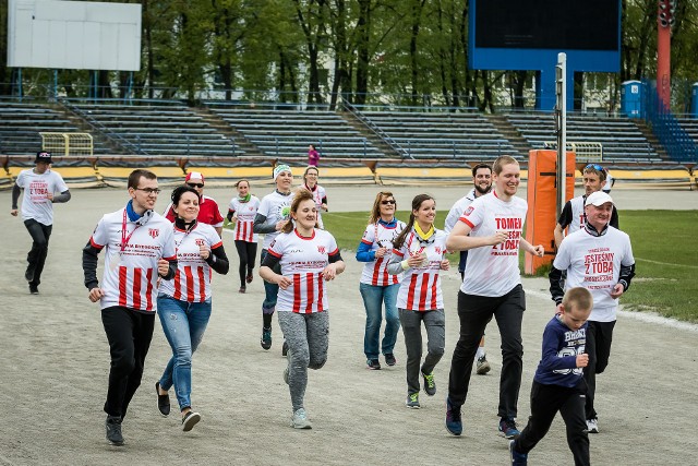 W środę fani Tomka Golloba pobiegli na torze bydgoskiej Polonii w specjalnej „Wielkiej Sztafecie dla Mistrza”.