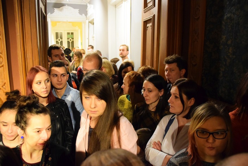 Muzeum Rzeźby Alfonsa Karnego. Wystawa Kompleksja lalki -...