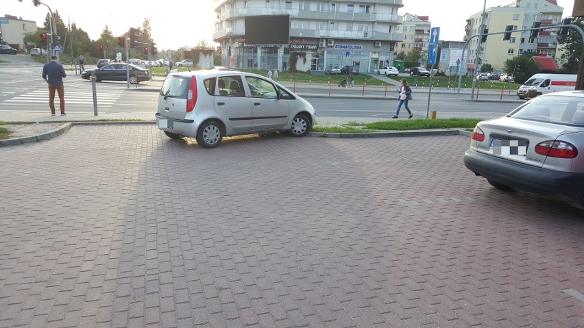 Parkowanie na chama przy Świerkowej w Białymstoku