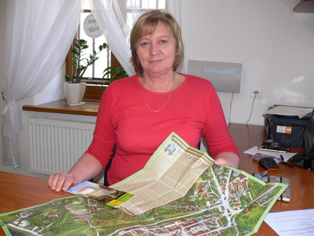 Marzena Martyńska sekretarz zarządu oddziału PTTK w Sandomierzu  zapowiada, że w oczekiwaniu na otwarcie obiektów muzealnych i turystycznych, przygotowana została oferta spacerowa dla grup.