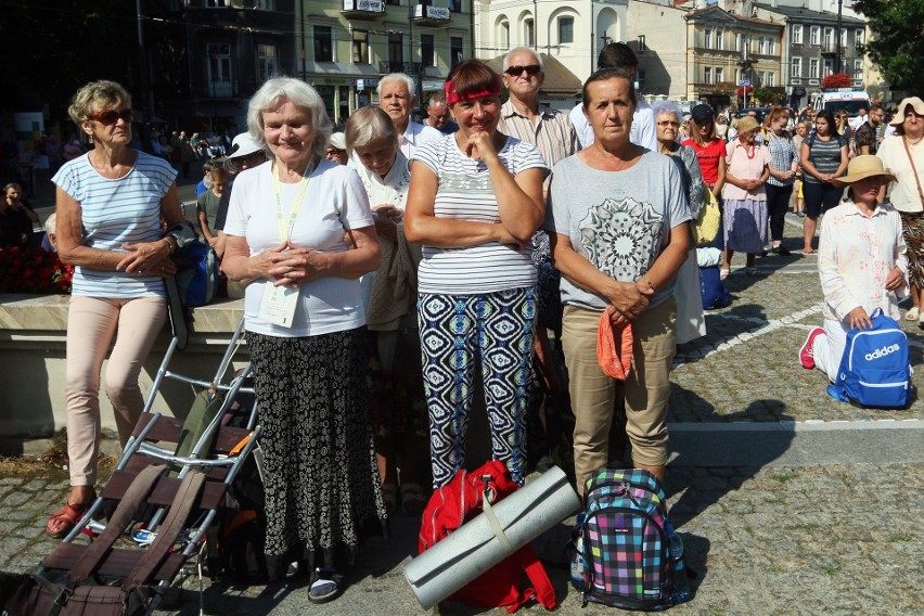 Wyruszyła 41. Lubelska Piesza Pielgrzymka na Jasną Górę. Każdy pielgrzym idzie ze swoją intencją (DUŻO ZDJĘĆ, WIDEO)