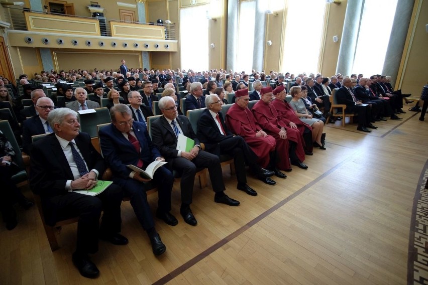 Andrzej Byrt z doktoratem honoris causa UEP