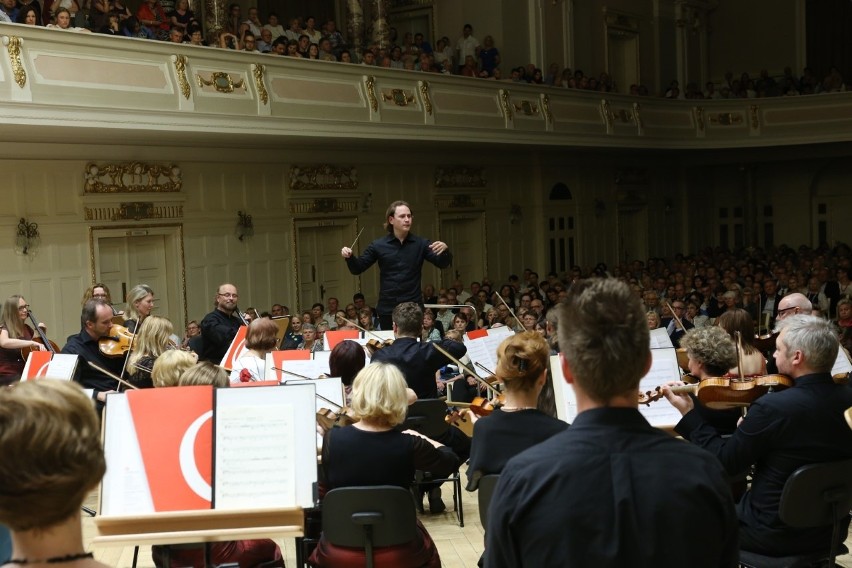 Orkiestra Filharmonii Poznańskiej i Christian Vasquez