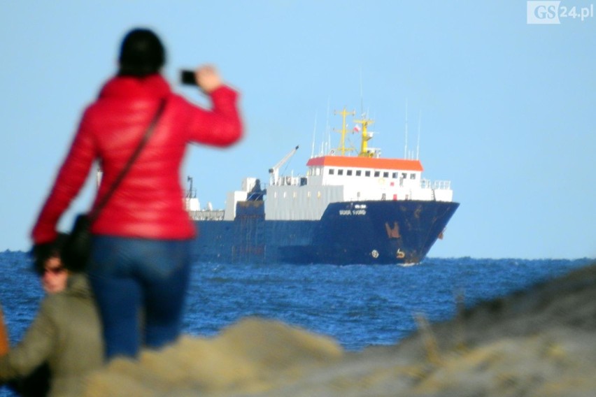 POGODA w Świnoujściu. Mroźno, ale słonecznie. Plaża pełna spacerowiczów [ZDJĘCIA]