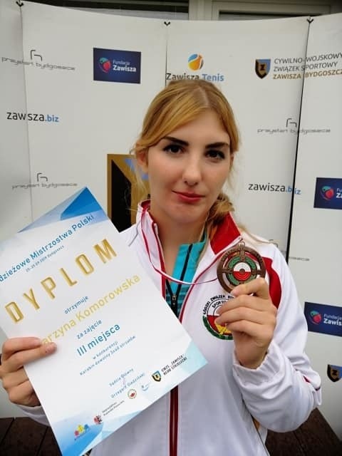 Kasia Komorowska prezentuje brązowy medal