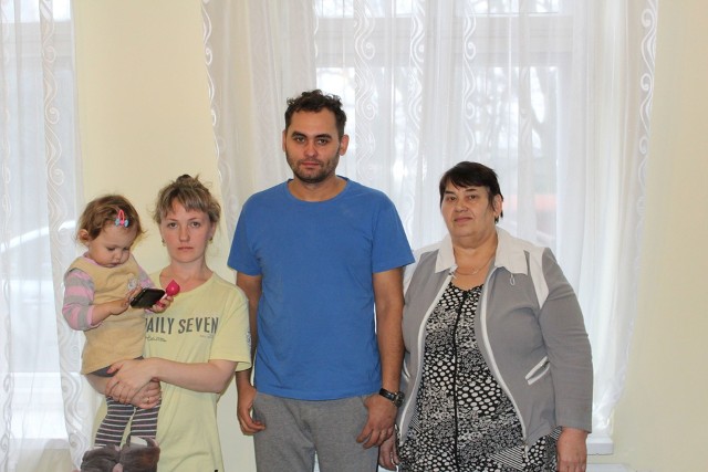 Nowi mieszkańcy gminy Byczyna, od prawej: Ludmiła Zalwowska z synem Włodzimierzem, synową Natalią i wnuczką Marią.