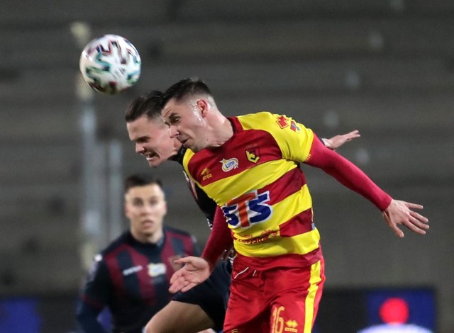 Jagiellonia Białystok pokonała na wyjeździe Pogoń Szczecin 2:1 po golach Macieja Makuszewskiego i Ariela Borysiuka