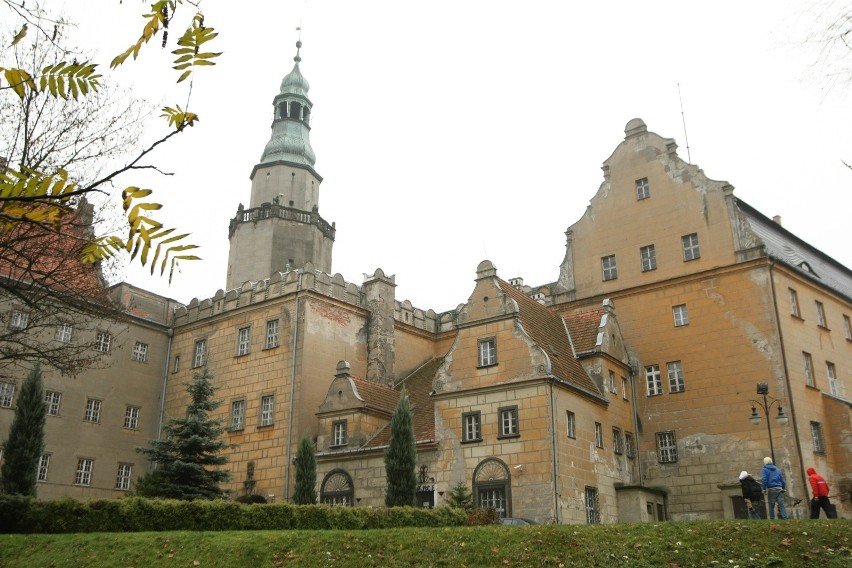 Zamek był siedzibą książąt oleśnickich. Powstał w XIII...