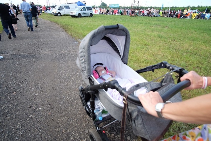 Lednica 2016: Tysiące młodych modli się przed Bramą-Rybą