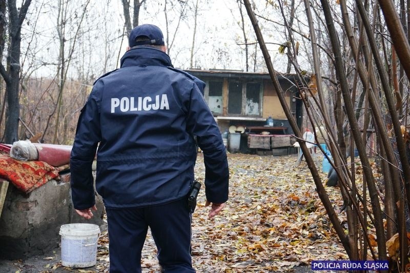 Ruda Śląska: Policjanci sprawdzają miejsca przebywania bezdomnych