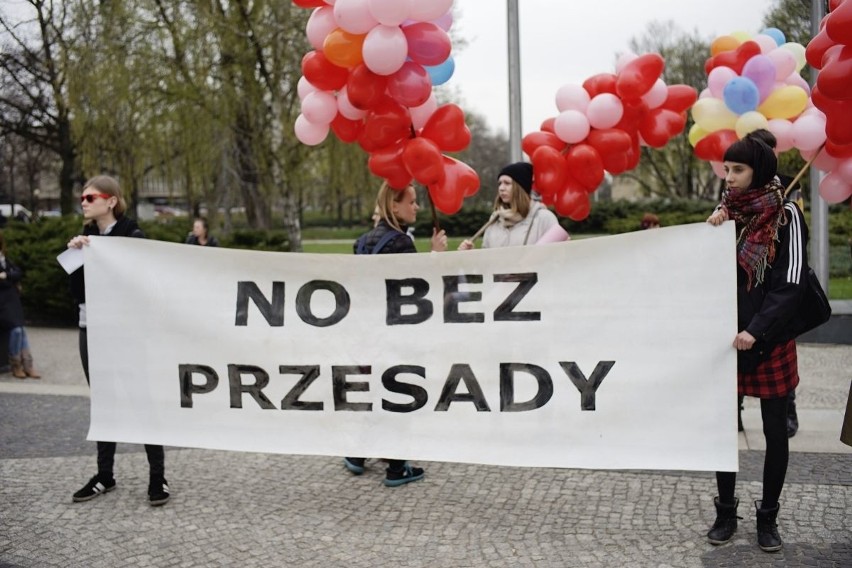 Manifestacja na placu Mickiewicza: "Stop dla zakazu aborcji....