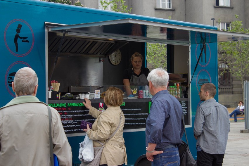 Zlot food trukców na rynku w Katowicach