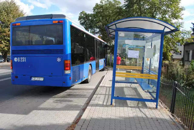 Autobus PKS z Bydgoszczy do Kotomierza już nie dojeżdża. W ostatnim dniu września zrobić zdjęcie ostatniego autobusu odjeżdżającego z przystanku w Kotomierzu. 