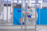 Jak długo potrwa jeszcze pandemia koronawirusa? Słynny włoski wirusolog odpowiada