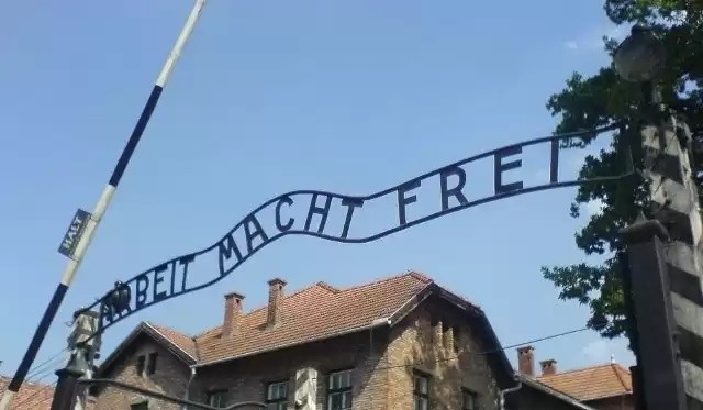 Muzeum Auschwitz padło ofiarą wandali, którzy na barakach...