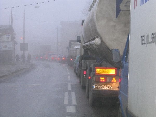 W porannej mgle zbliżamy się do mostu na Drwęcy w  Nowym Mieście Lubawskim.