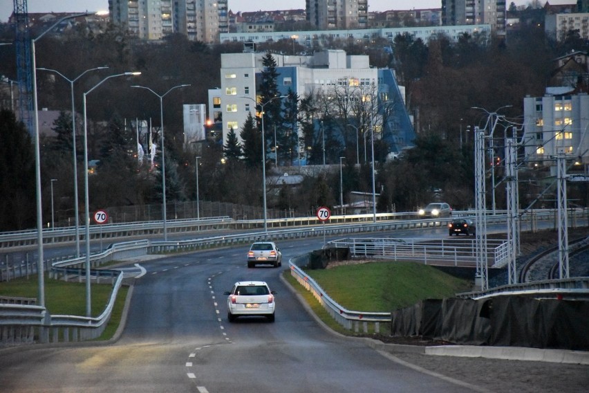 Pierwszy dzień otwartego węzła Łękno. Zmiany dla kierowców i pasażerów 