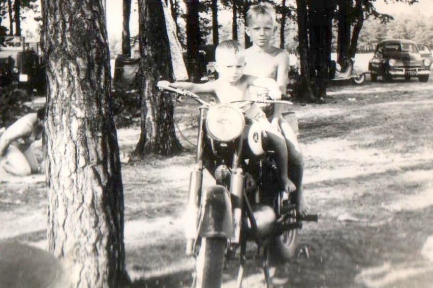 Zalew w Blachowni, kąpielisko, plaża i milicja na motorówce. Częstochowskie Saint Tropez ZDJĘCIA