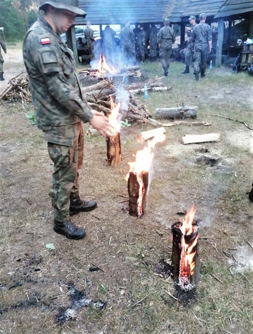 Żołnierze Wojsk Obrony Terytorialnej z Radomia ćwiczyli w Puszczy Kozienickiej. To była sztuka przetrwania