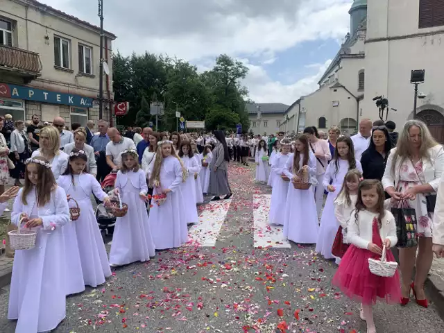 Boże Ciało 2023 w parafii pod wezwaniem Jana Apostoła i Ewangelisty w Pińczowie.